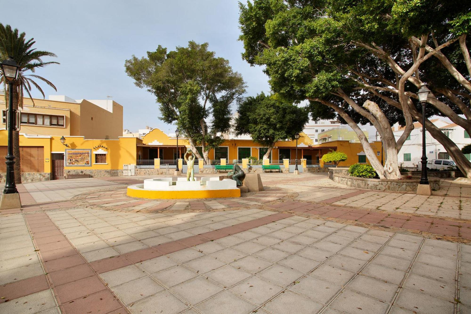 Casa Plaza San Nicolas De Bari Sardina Bagian luar foto